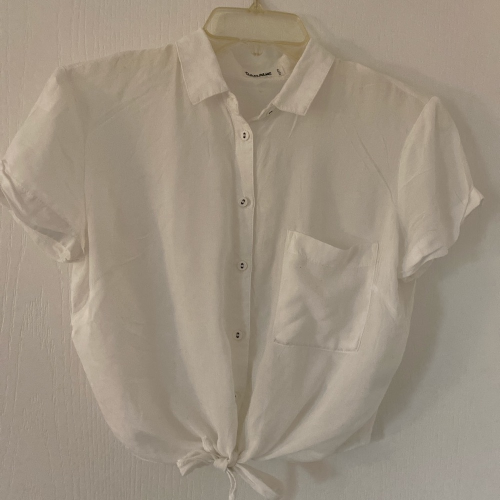 Light cropped tie off button up blouse